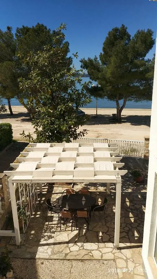 Guest house Diklo Beach Apartments Robert & Renata Zadar