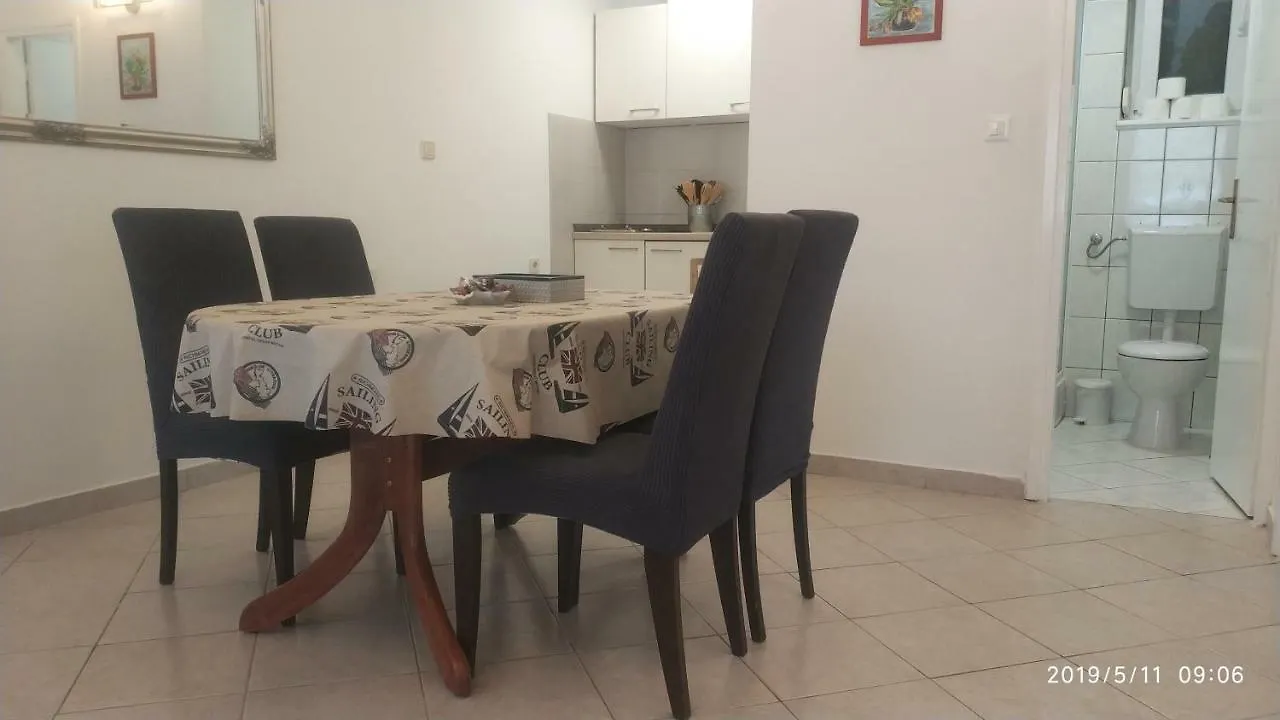 Guest house Diklo Beach Apartments Robert & Renata Zadar
